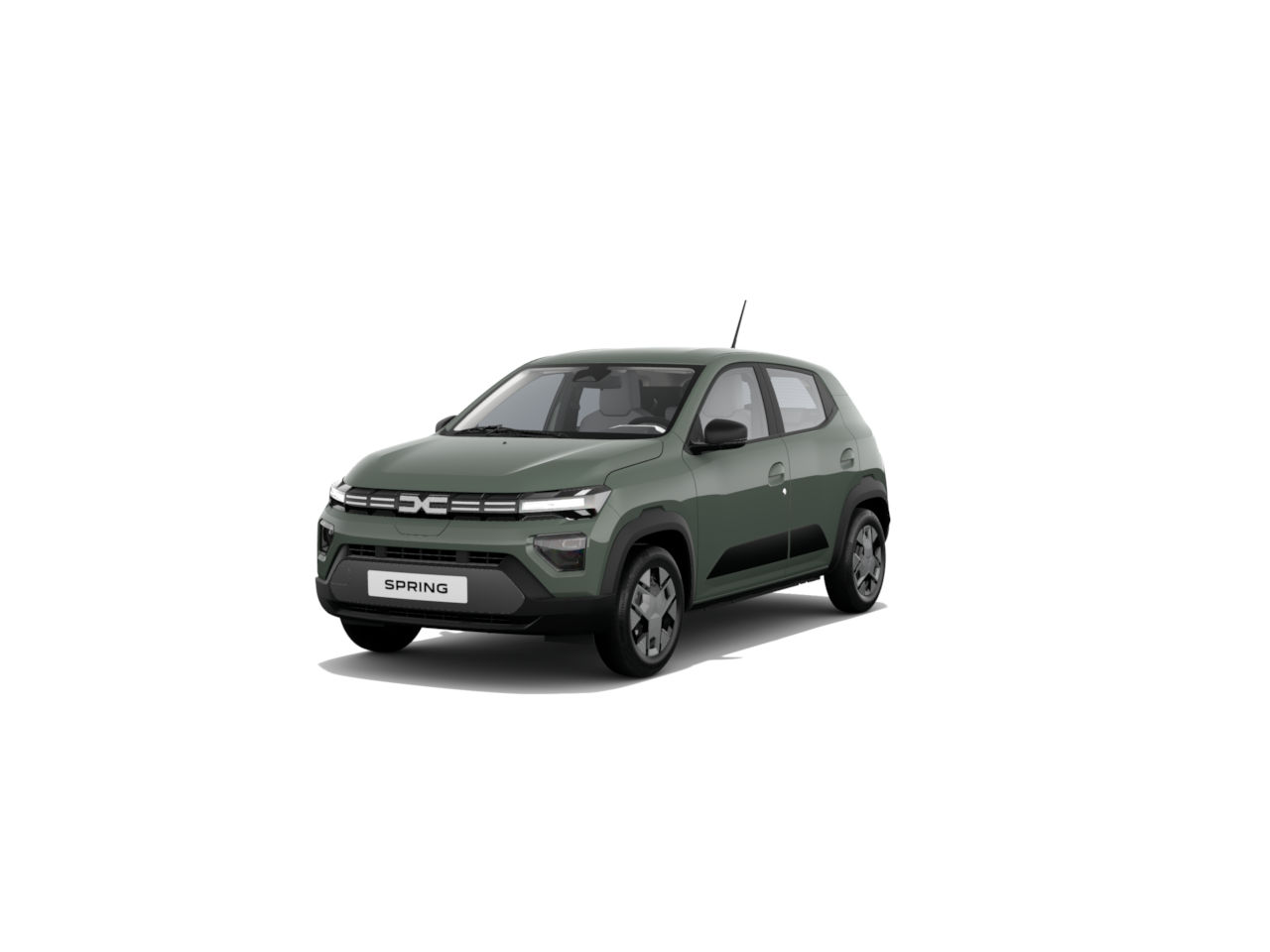 Ein grüner Kleinwagen, der Dacia Spring, steht frontal abgebildet auf weißem Hintergrund.