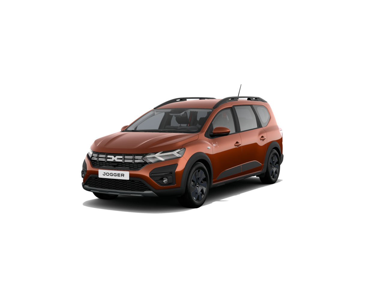 Ein oranger Kompaktvan, Dacia Jogger, steht auf einer weißen Fläche, mit modernen Designelementen.