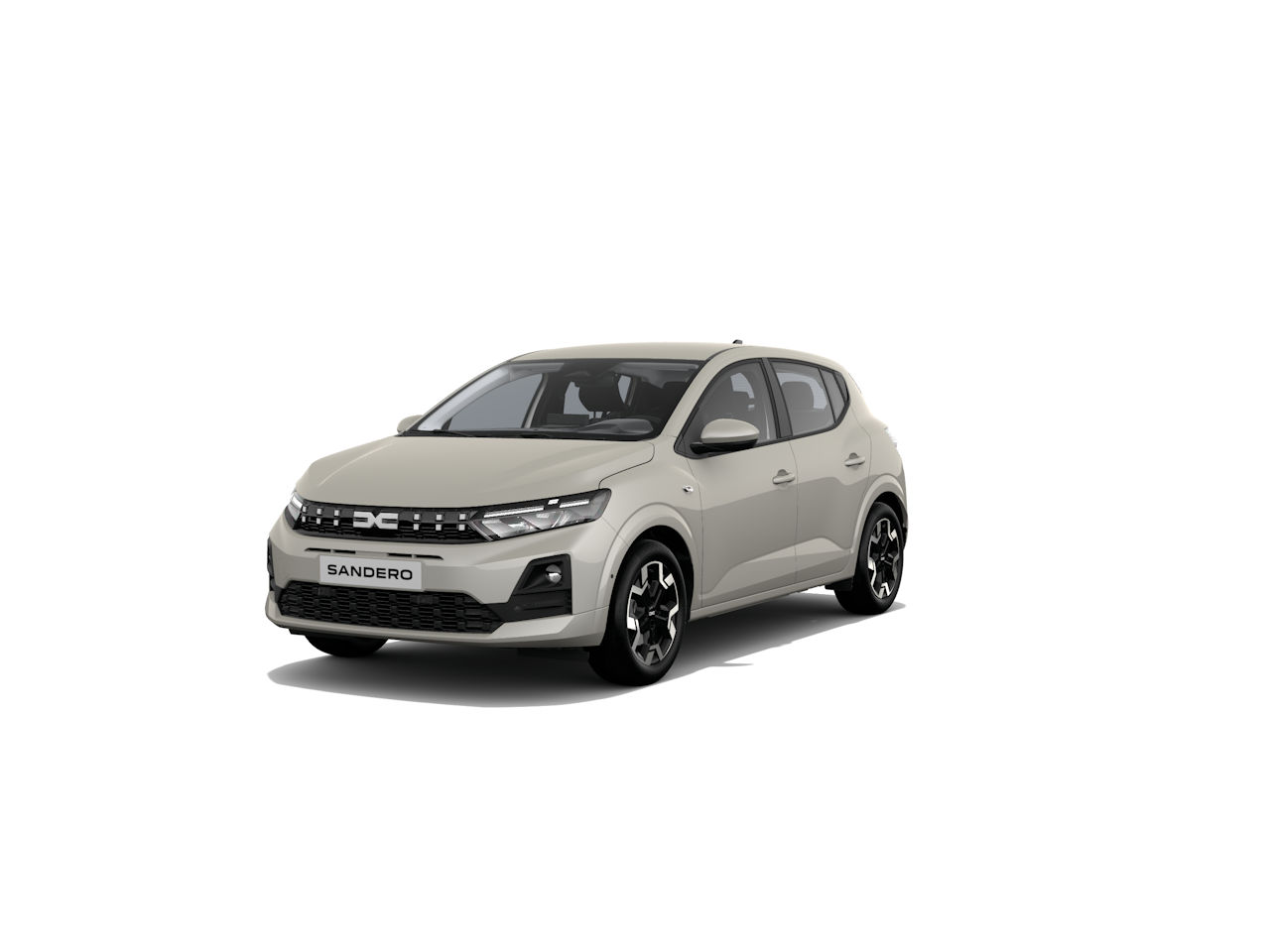 Der Dacia Sandero in hellbeiger Farbe vor weißem Hintergrund, sportliches Design und moderne Frontpartie.