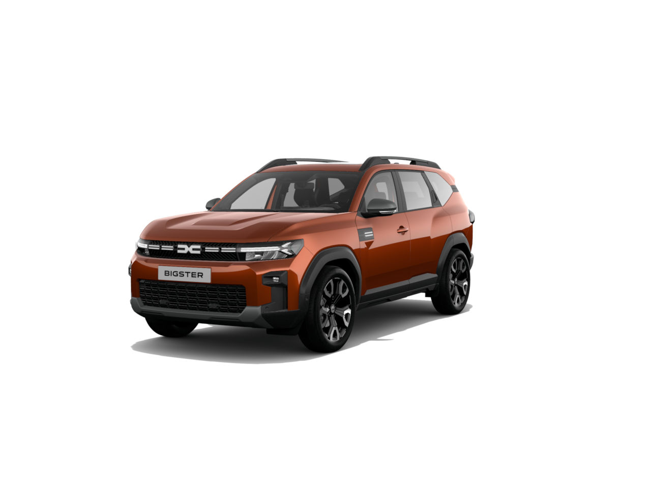 Ein orangefarbener SUV, der Bigster, steht frontal auf weißem Hintergrund. Sportliches Design mit schwarzen Felgen.